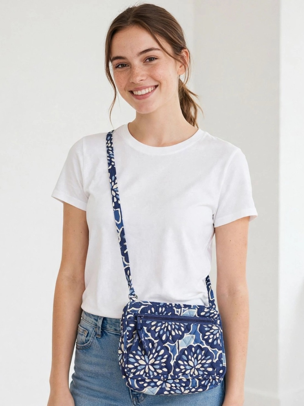 🆕 Vera Bradley Blue & White Quilted Crossbody Bag